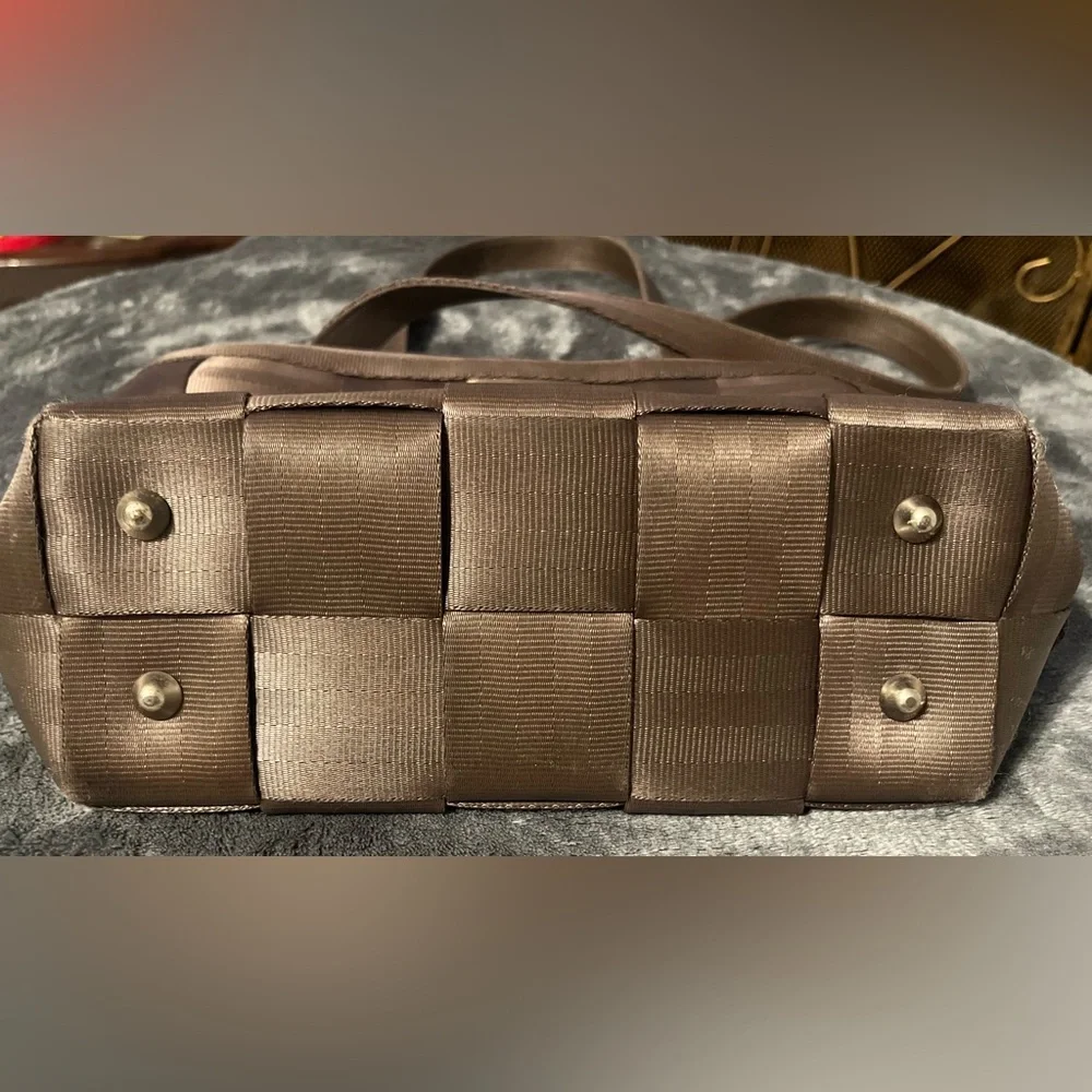 Harvey’s Seatbelt Bag Medium Sized Chocolate Woven Tote - Picture 4 of 15